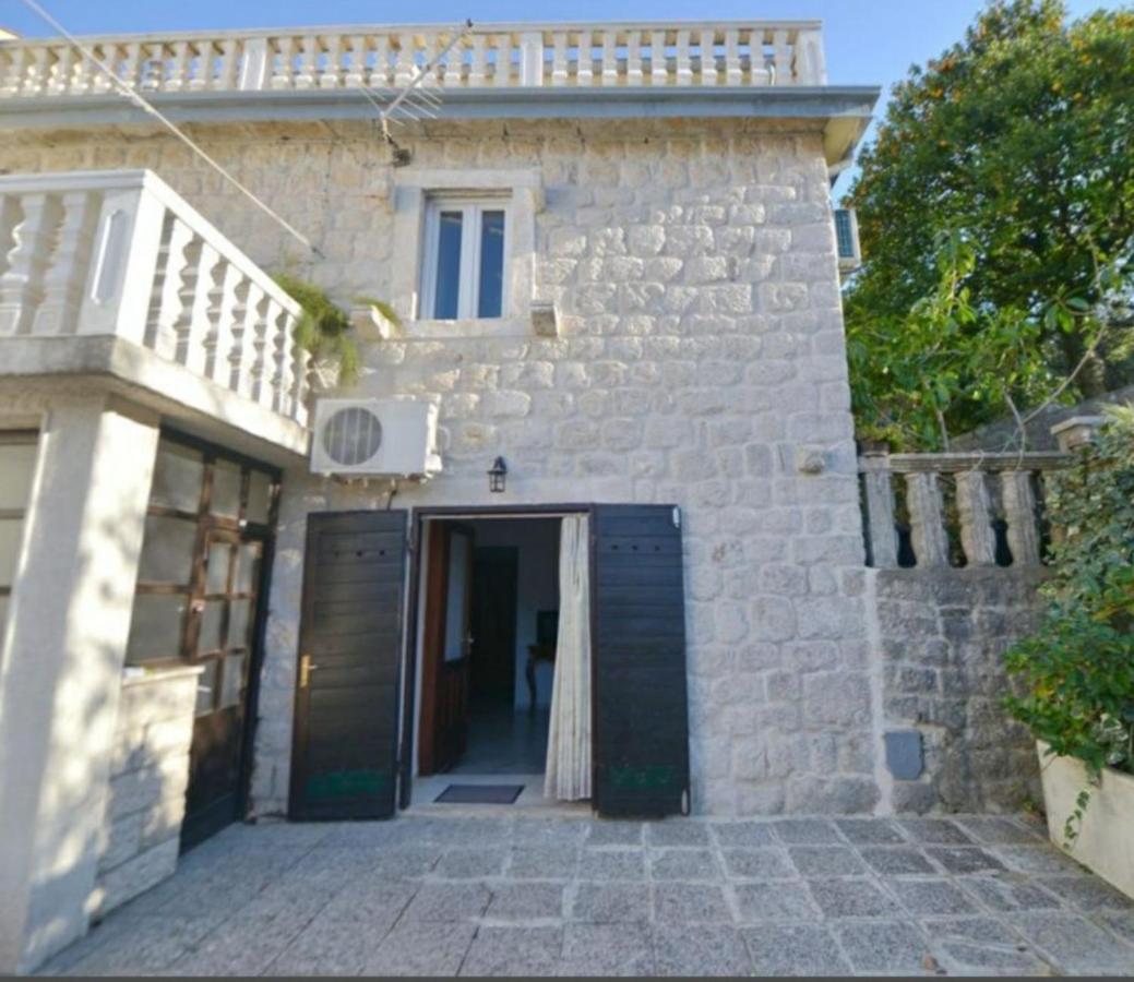 Apartment Jovan2,On The Beach With Free Wi-Fi Kotor Exteriör bild